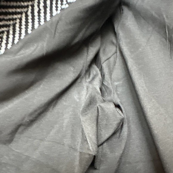 Chico's Sz 1 (8) Black and White Chevron Dress Blazer with Ruffle Lace Trim - Picture 5 of 7